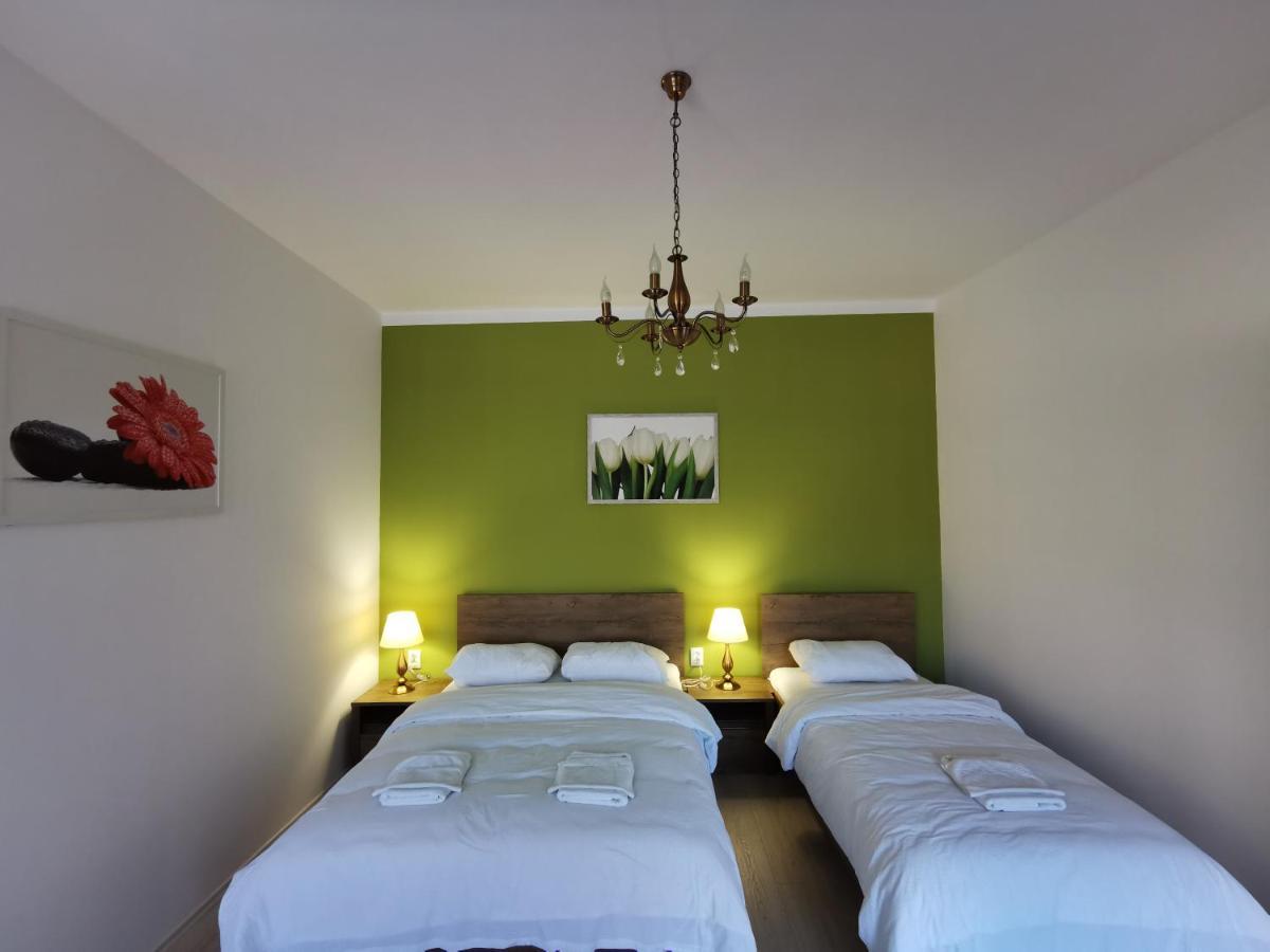 Ambient Deluxe Apartman Gyula Buitenkant foto