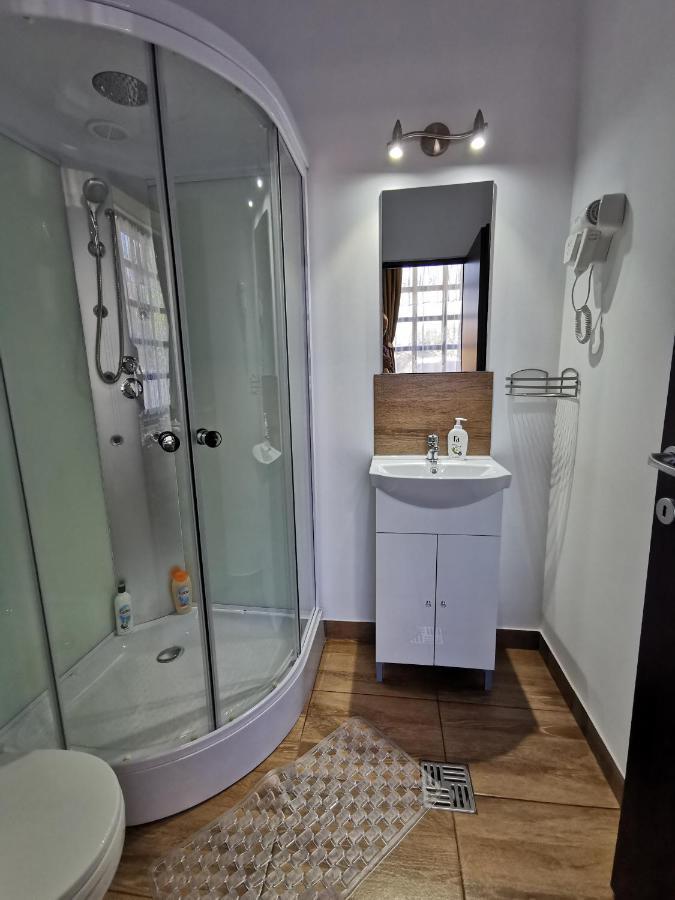 Ambient Deluxe Apartman Gyula Buitenkant foto