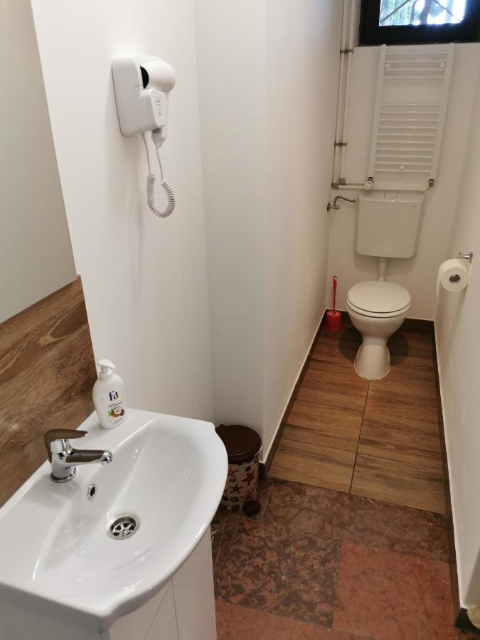Ambient Deluxe Apartman Gyula Buitenkant foto